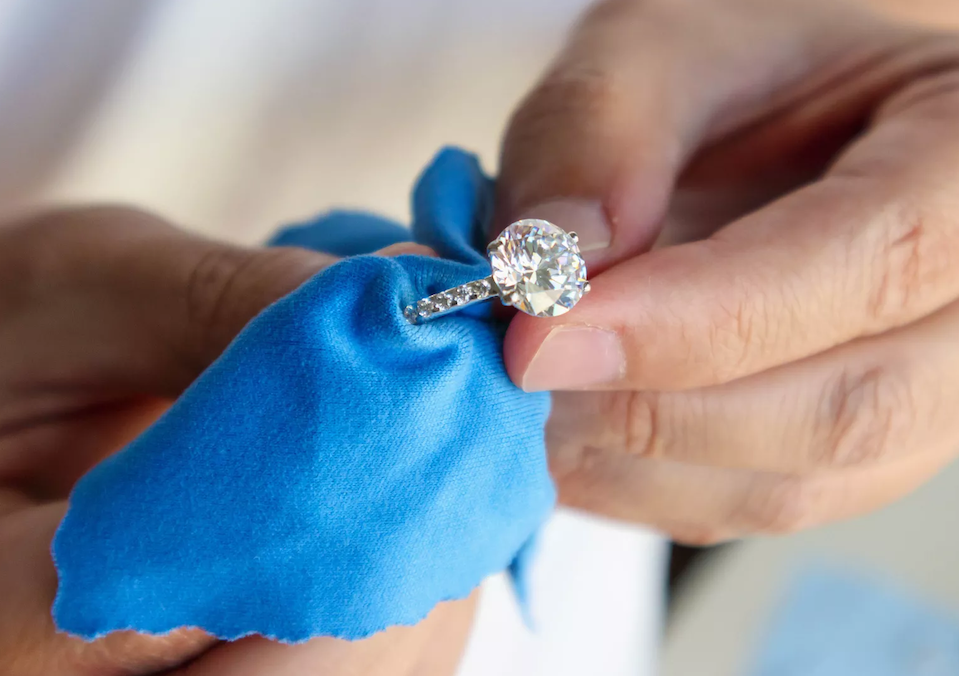 How to Clean Tarnished Jewelry? Oyster